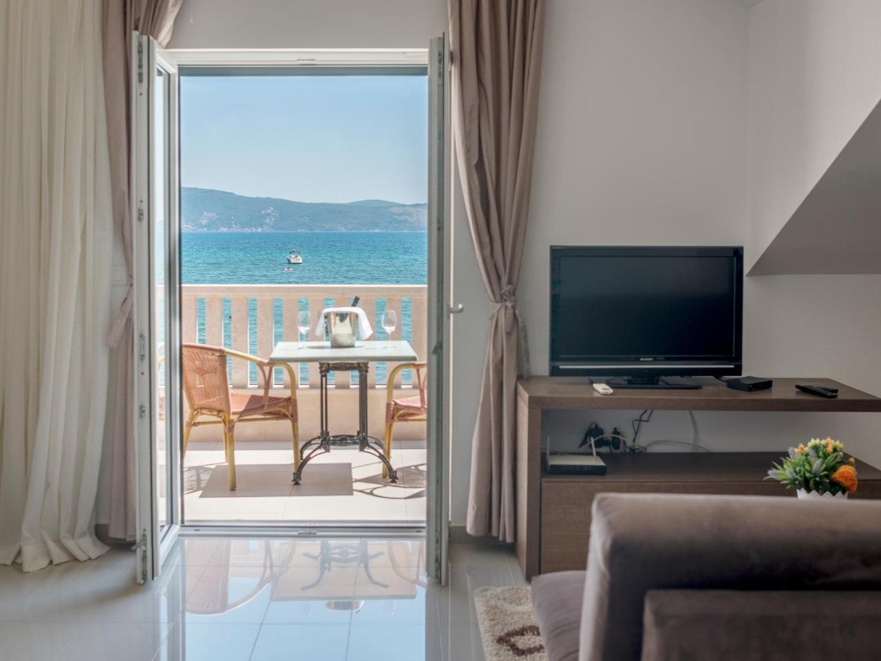 Grifone Coastline Apartment Херцег Нови Екстериор снимка